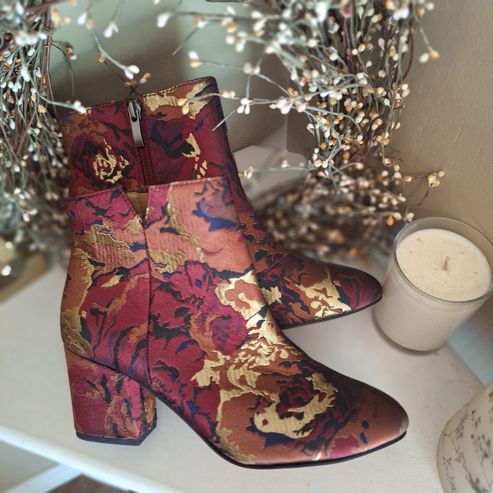 🥰NEW Franco Sarto Olympia tapestry textured floral block heel boot 7.5 - Picture 7 of 15